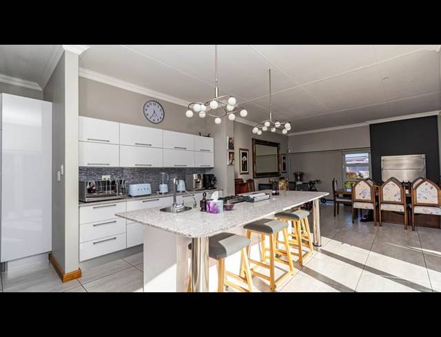 4 BEDROOM HOUSE FOR SALE IN PINNACLE POINT GOLF ESTATE